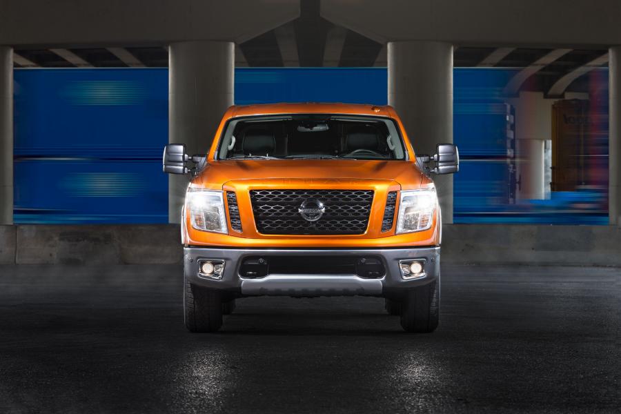  Nissan Titan PRO-4X Crew Cab 2018 года  (фото 13 из 14)